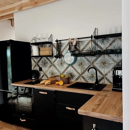 펜션 Rogaty Nad Zalewem *